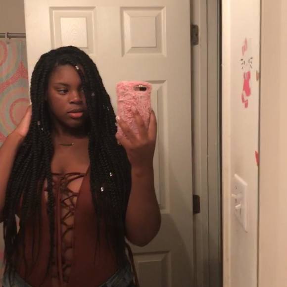 Meet your Posher, Shalaiai - Picture 1 of 1